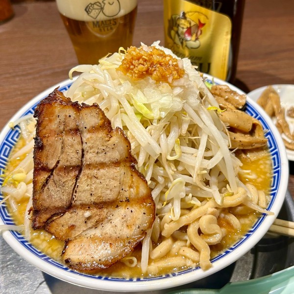 「角ふじみそらーめん（ニンニク少なめ）＋ビンビール」@麺屋こうじの写真