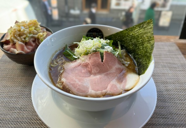 「らーめん＋ミニ丼セット（チャーシュー丼）¥1300」@RAMEN GOSSOU 新橋店の写真