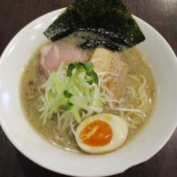 背脂煮干しラーメン　900円