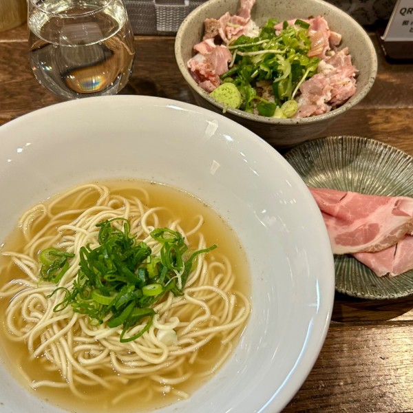 「朝ラーセット（塩煮干）＋純米吟醸萬寿泉」@柳橋 和nicoの写真