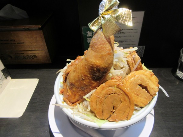 「限定　Ｘマスチキン二郎系らーめん豚３枚（１４００円）」@らーめん 三極志の写真