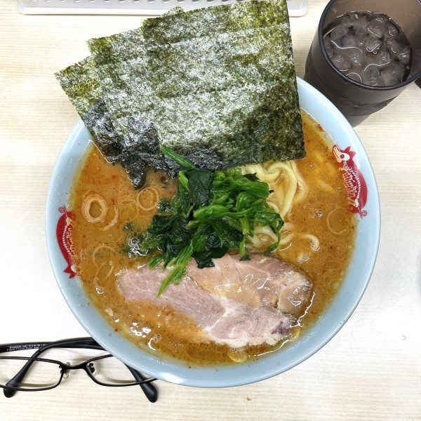 「辛ラーメン（並盛）」@横浜ラーメン 町田家 町田本店の写真