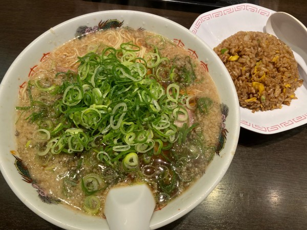 「【ランチサービス】ラーメン(麺大盛)+チャーハン定食¥970」@来来亭 綾瀬店の写真