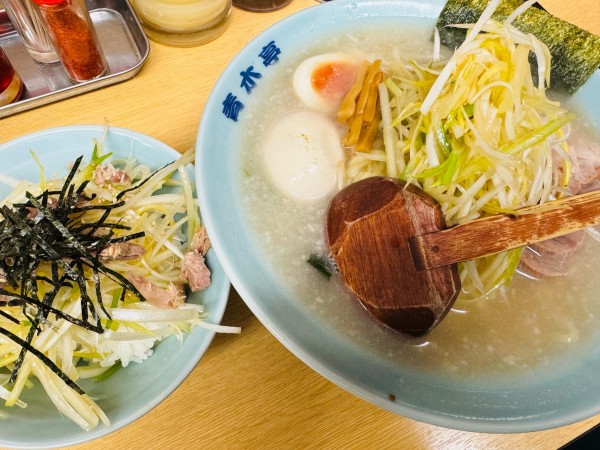 「定番のネギ塩チャーシューに味玉追加＋ネギチャーシュー丼♪」@ラーメン青木亭 越谷店の写真