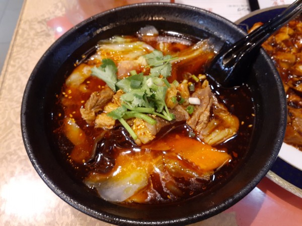 「牛肉刀削麺」@四川厨房 随苑 淡路町店の写真