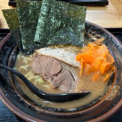 家系豚骨ラーメン