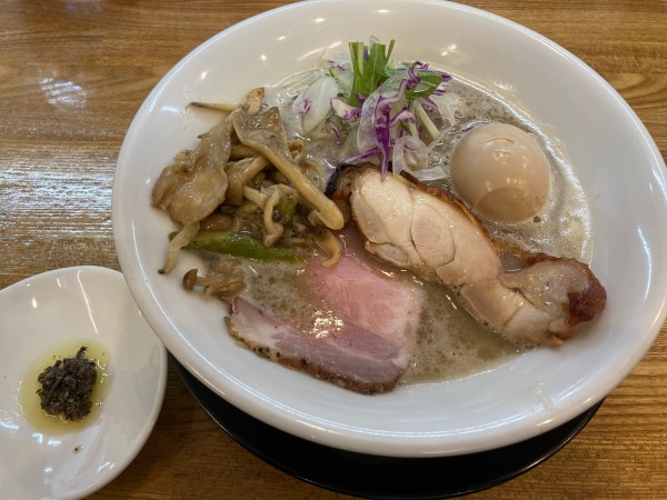 「キノコの濃鶏・味玉」@麺彩 こはねの写真