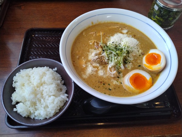 「チーズカレーらー麺¥1050+半ライス¥100-」@麺カフェ ダボハウスの写真