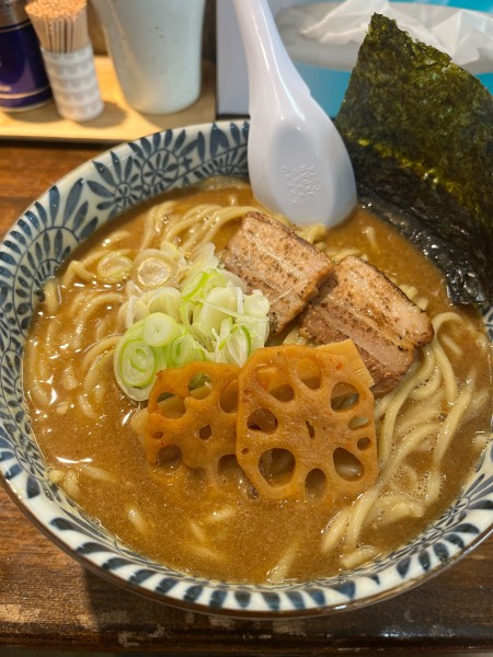 「くい紋濃厚(のうこう)800円＋麺大盛250円」@麺処 くい紋の写真