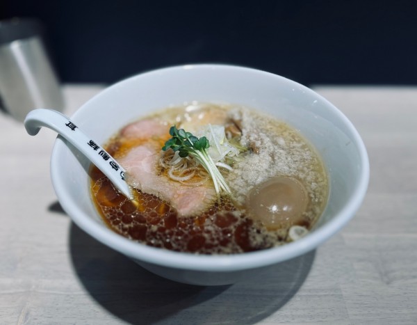 「醤油（￥900）＋味玉（￥150）＋背脂（￥50）」@自家製麺 甚の写真