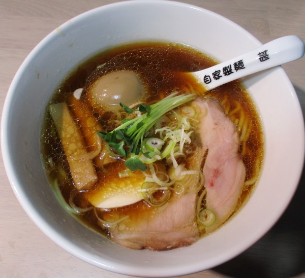「正油ラーメン＋サービス味玉　900円」@自家製麺 甚の写真