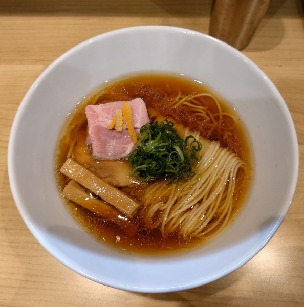 「淡麗醤油そば(800円)」@「七色の落書き」の写真