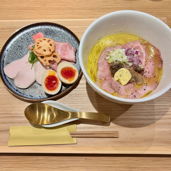 特製濃香トリュフの鶏塩中華そば（1400円）