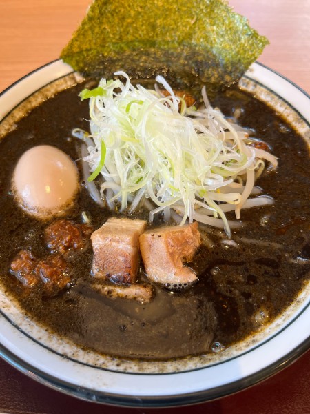 「黒節担麺味玉トッピング」@穂華 鹿沼店の写真