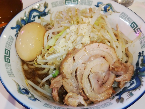 「煮干そば 煮玉子 生卵 ニンニク少なめ」@ラーメンボーイズの写真