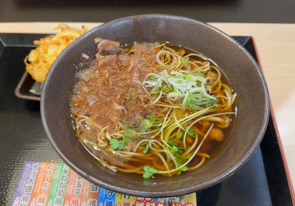 「あんかけなめこそば(630円)＋かき揚げ(クーポン)」@ゆで太郎 南青山一丁目店の写真