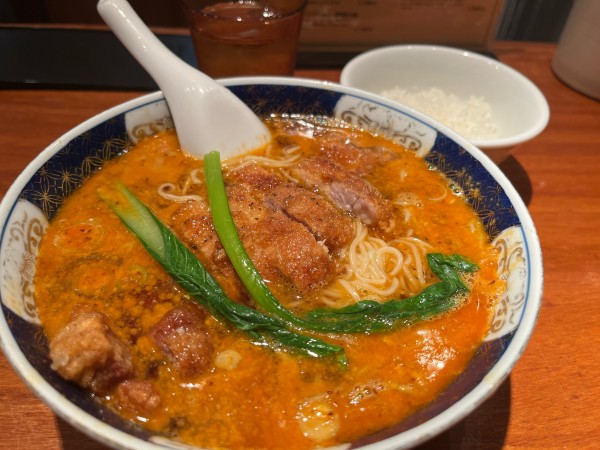 「排骨担々麺」@支那麺 はしご 銀座四丁目店の写真