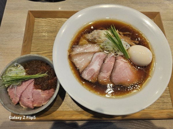 「ローストポーク丼」@宍道湖しじみ中華蕎麦 琥珀 東京本店の写真