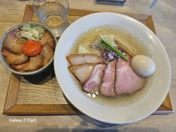 「吊るし焼バラ丼」@宍道湖しじみ中華蕎麦 琥珀 東京本店の写真