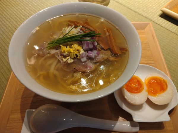 「貝出汁らぁ麺(塩)¥950+味玉¥150-」@らぁ麺 牡蠣と貝の写真