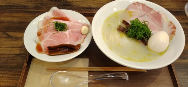 「牡蠣塩ラーメン、味玉、肉丼！！」@むかん 初台の写真