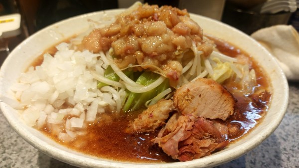 「大ラーメン・麺増量100g・たまねぎ(アブラ)￥1,400」@ラーメン宮郎の写真