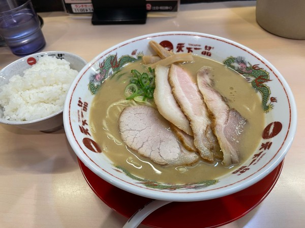「サービス定食 + 豚トロチャーシュートッピング」@天下一品 立川店の写真