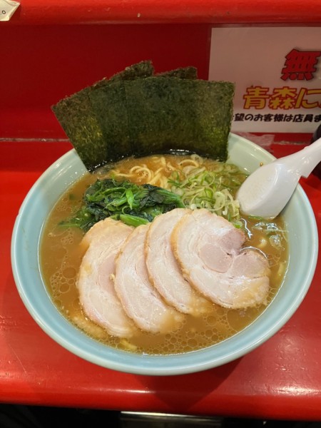 「チャーシュー麺　中盛り　ライス」@おーくら家 本店の写真