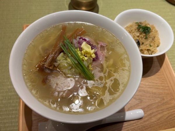 「貝出汁らぁ麺（塩）＋牡蠣飯 小」@らぁ麺 牡蠣と貝の写真