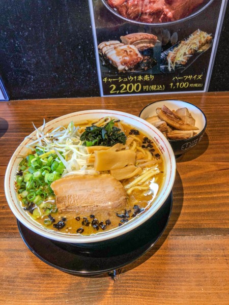 「焦がしネギ油スタ味噌ラーメン+切れ端チャーシュー」@スタミナススムの写真