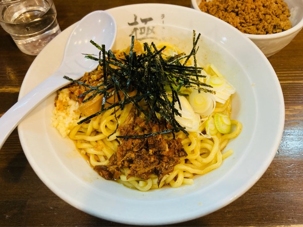 「油そば(追い飯付き)＋ひき肉ご飯」@ラーメン堂 極の写真