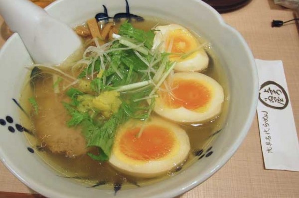 「柚子切り塩らーめん　1,100円＋縁たま　150円」@与ろゐ屋の写真