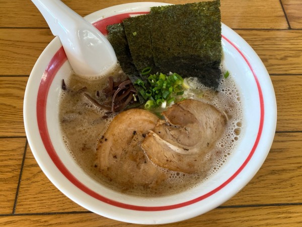 「豚骨ラーメン 750円 ※粉落し」@光☆MENJIの写真