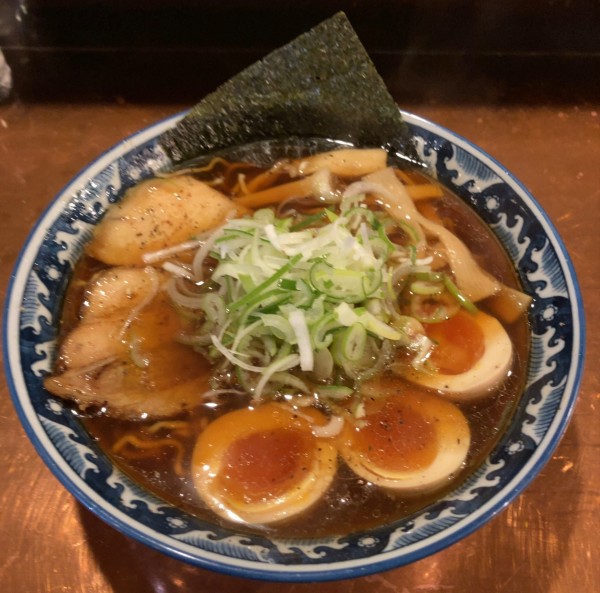 「中華そば（並）＋味付け玉子　1100円」@麺屋しらかわの写真