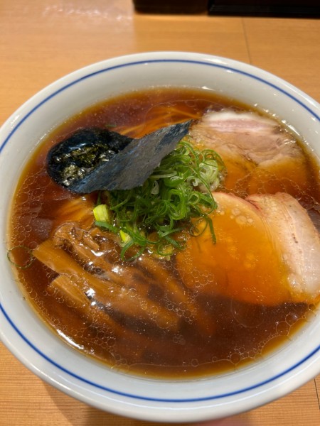 「醤油らぁ麺1300円」@らぁ麺 すぎ本の写真