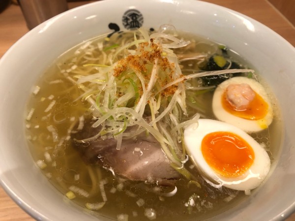「塩玉ラーメン」@塩専門 ひるがお 東京駅店の写真