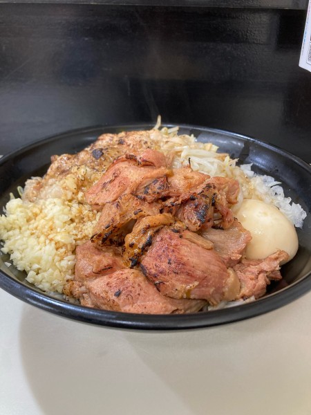 「醤油汁なし」@ラーメン 富次郎 堀町店の写真