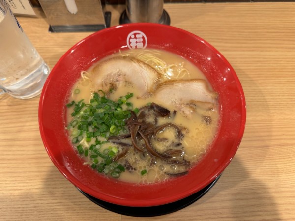 「豚骨ラーメン(バリカタ) 580円(税込630円)」@かぶら屋 練馬店の写真