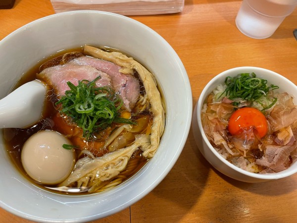 「特製醤油らぁ麺＋マキシマムTKG」@らぁ麺 はやし田 池袋店の写真