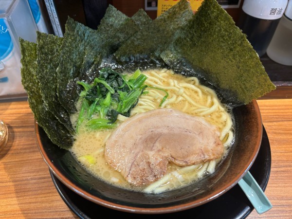 「ラーメン + 海苔」@横浜家系ラーメン 壱角家 蒲田店の写真