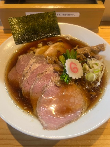 「醤油ラーメン　肩ロース肉増し」@麺道 六善の写真