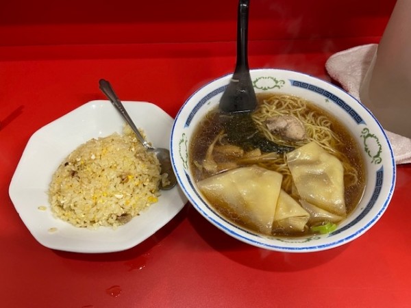 「ワンタンメン＋半チャーハン」@伊峡の写真