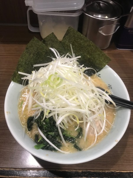「ネギラーメン並（辛味抜き＆麺硬め）＆味付半熟卵 1,080円」@千家 本店の写真