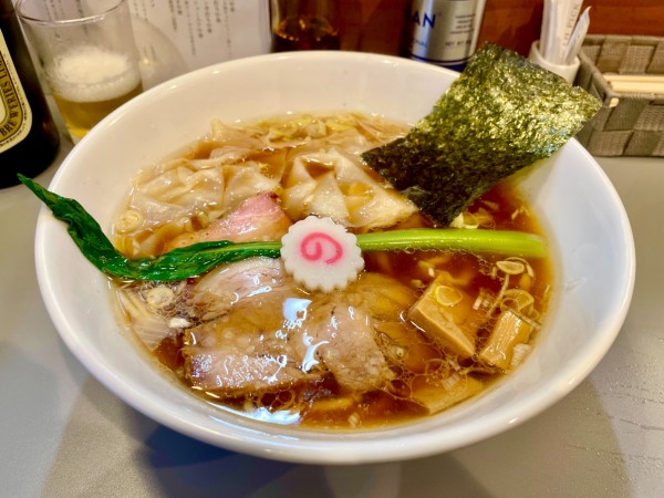 「サッポロ赤星＋鶏ガラ→ワンタン手打ち中華」@白河手打ちラーメン アサガキタの写真