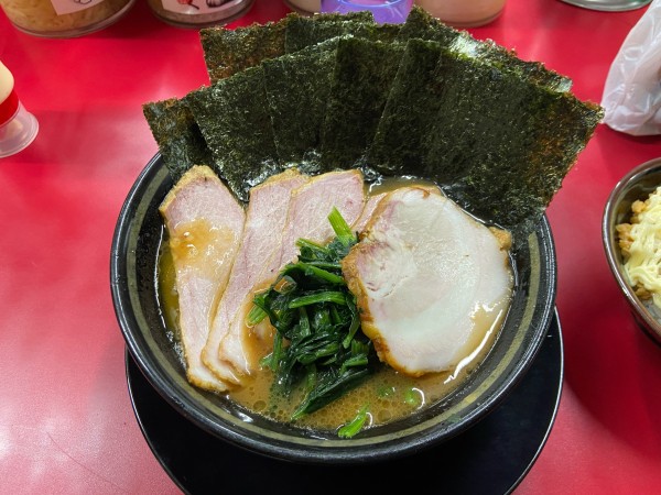 「チャーシューメン5枚　のり　バラ　カタオオ」@家系ラーメン 王道家の写真