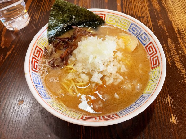 「とんこつ醤油 (やくみトッピング)」@長浜らーめん 相模原店の写真