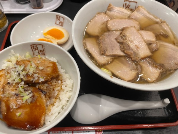 「焼豚ラーメン&炙り焼豚ご飯セット」@喜多方ラーメン 坂内 五反田駅前店の写真