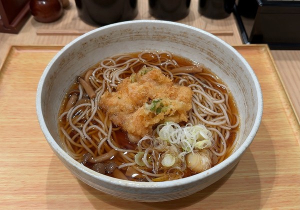 「芝海老のかき揚げそば(570円)」@小諸そば 富国生命ビル店の写真