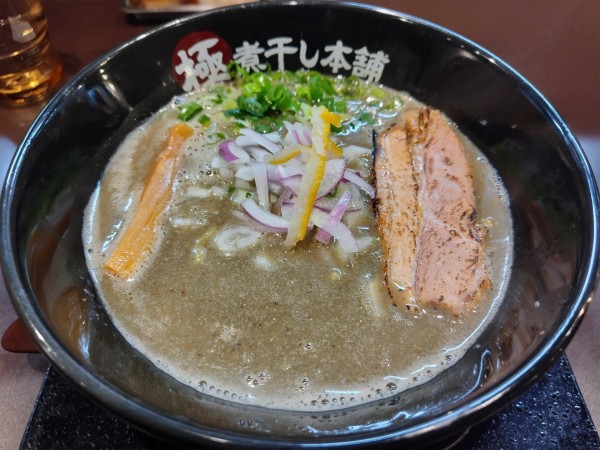 「極濃煮干し豚骨ラーメン」@極煮干し本舗 フォレストモール甲斐竜王店の写真