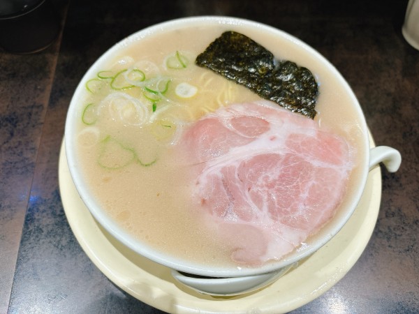 「豚骨ラーメン＋きりん玉」@中洲 川端 きりんの写真